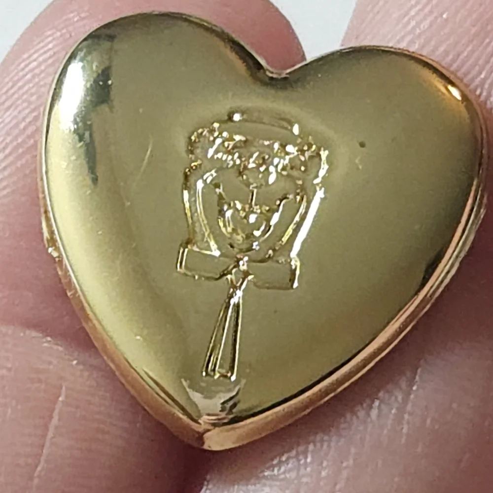 Warner Brothers 2010 Gold Plated Yogi Bear Heart Brooch Soild Heavy Heart Pin